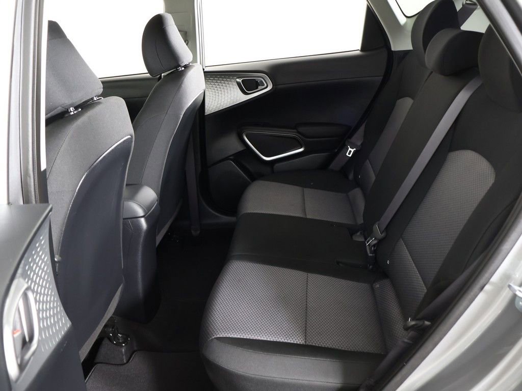 Used 2025 Kia Soul LX w/ LX Technology Package FWD image 31
