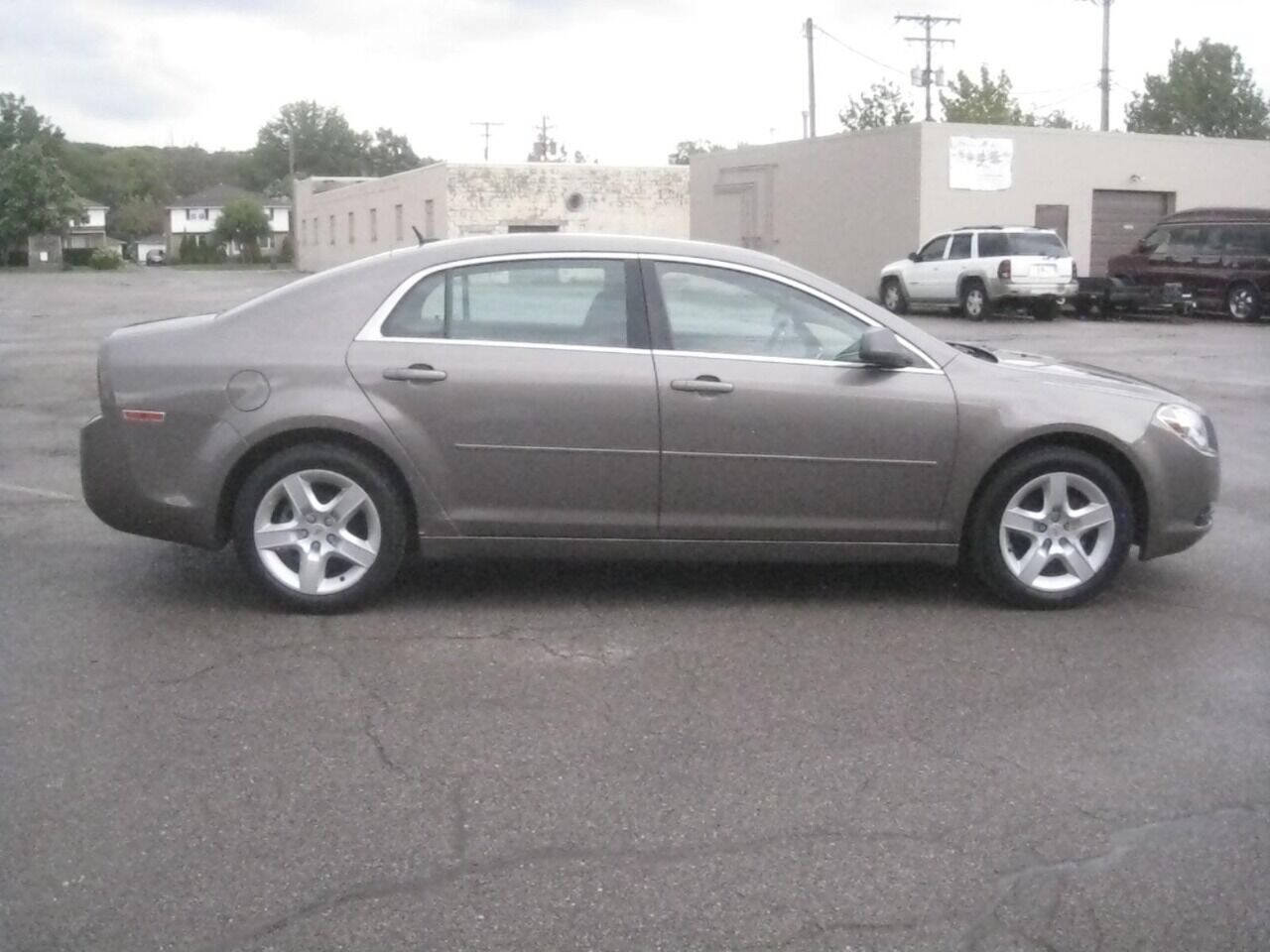 Used 2011 Chevrolet Malibu LS FWD image 4