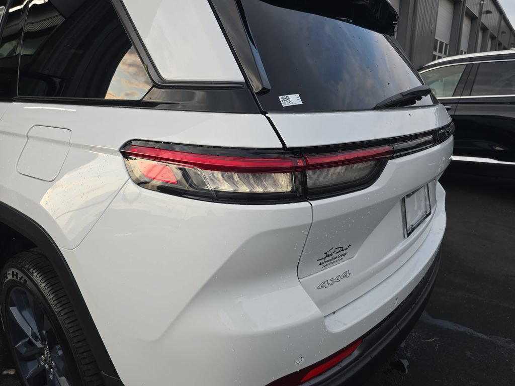 New 2026 Jeep Grand Cherokee Limited AWD/4WD image 32