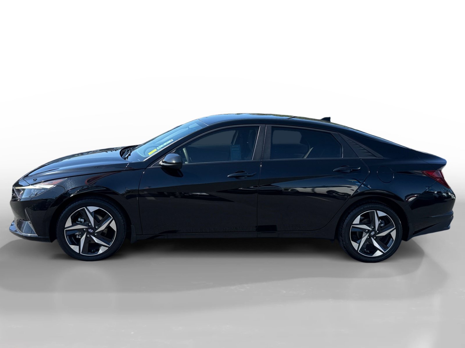 Used 2023 Hyundai Elantra SEL w/ Convenience Package FWD image 2