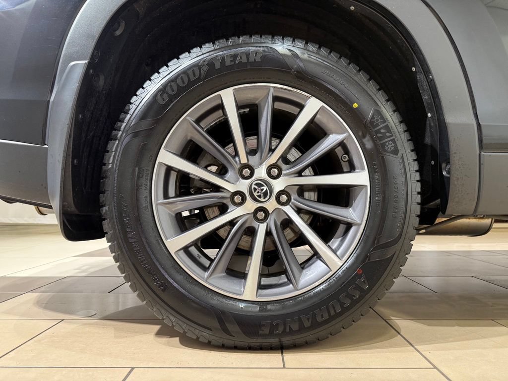Certified 2019 Toyota Highlander XLE AWD/4WD image 9