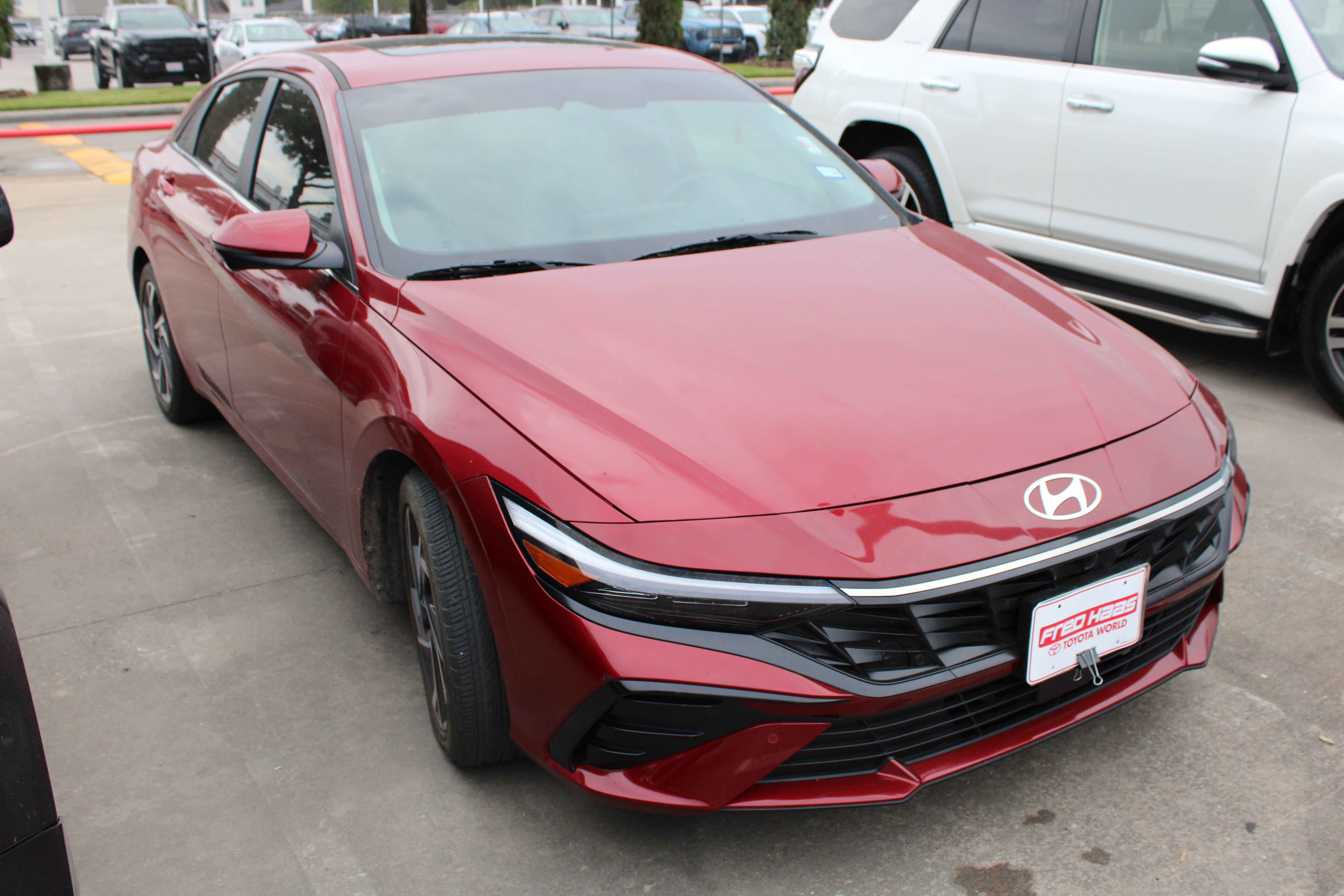 Used 2024 Hyundai Elantra Limited FWD image 2