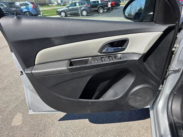 Used 2014 Chevrolet Cruze LS image 8