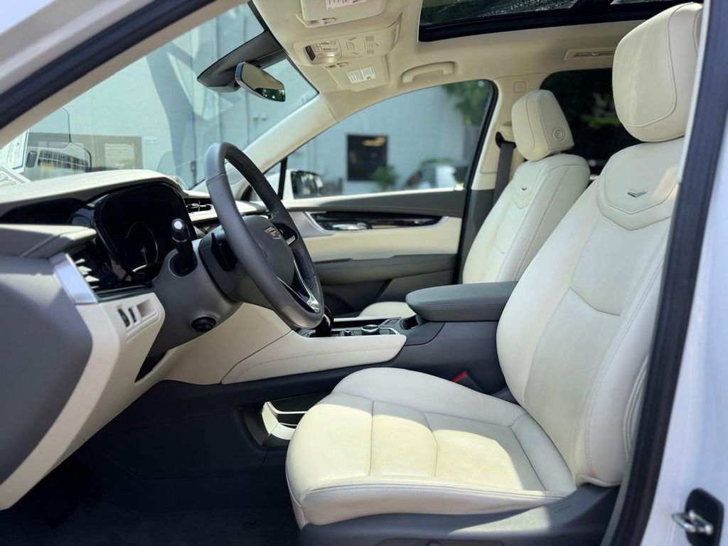 Used 2023 Cadillac XT6 Premium Luxury w/ LPO, Floor Liner Package AWD/4WD image 19