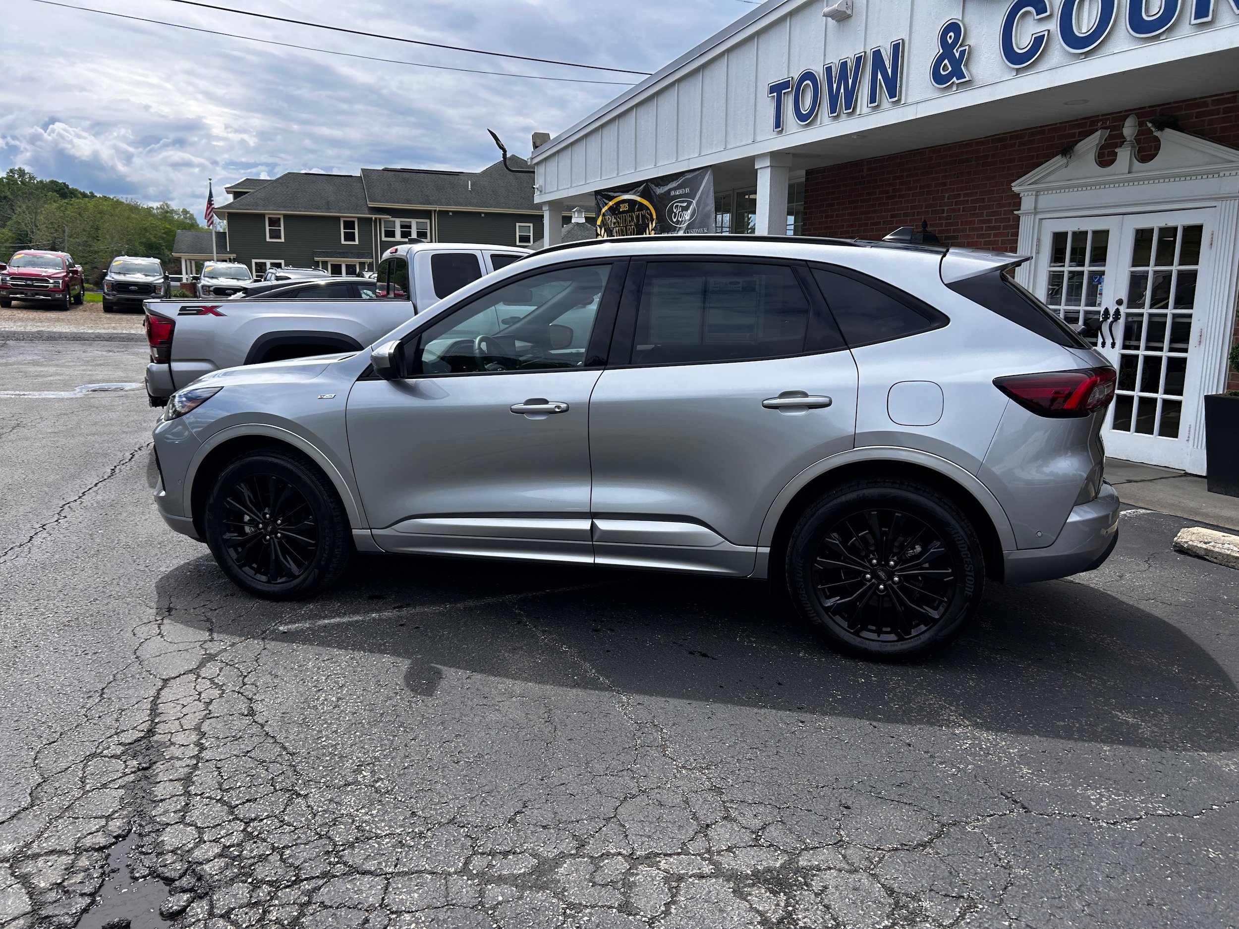 Used 2023 Ford Escape ST-Line Elite w/ Premium Technology Package AWD/4WD image 7