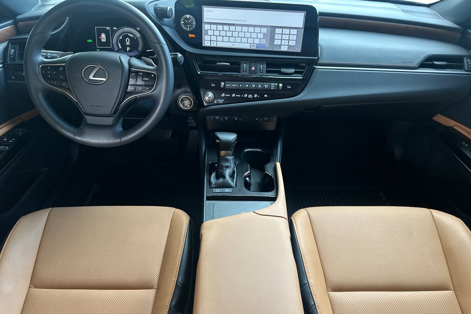 Certified 2025 Lexus ES 300h w/ Premium Package image 17