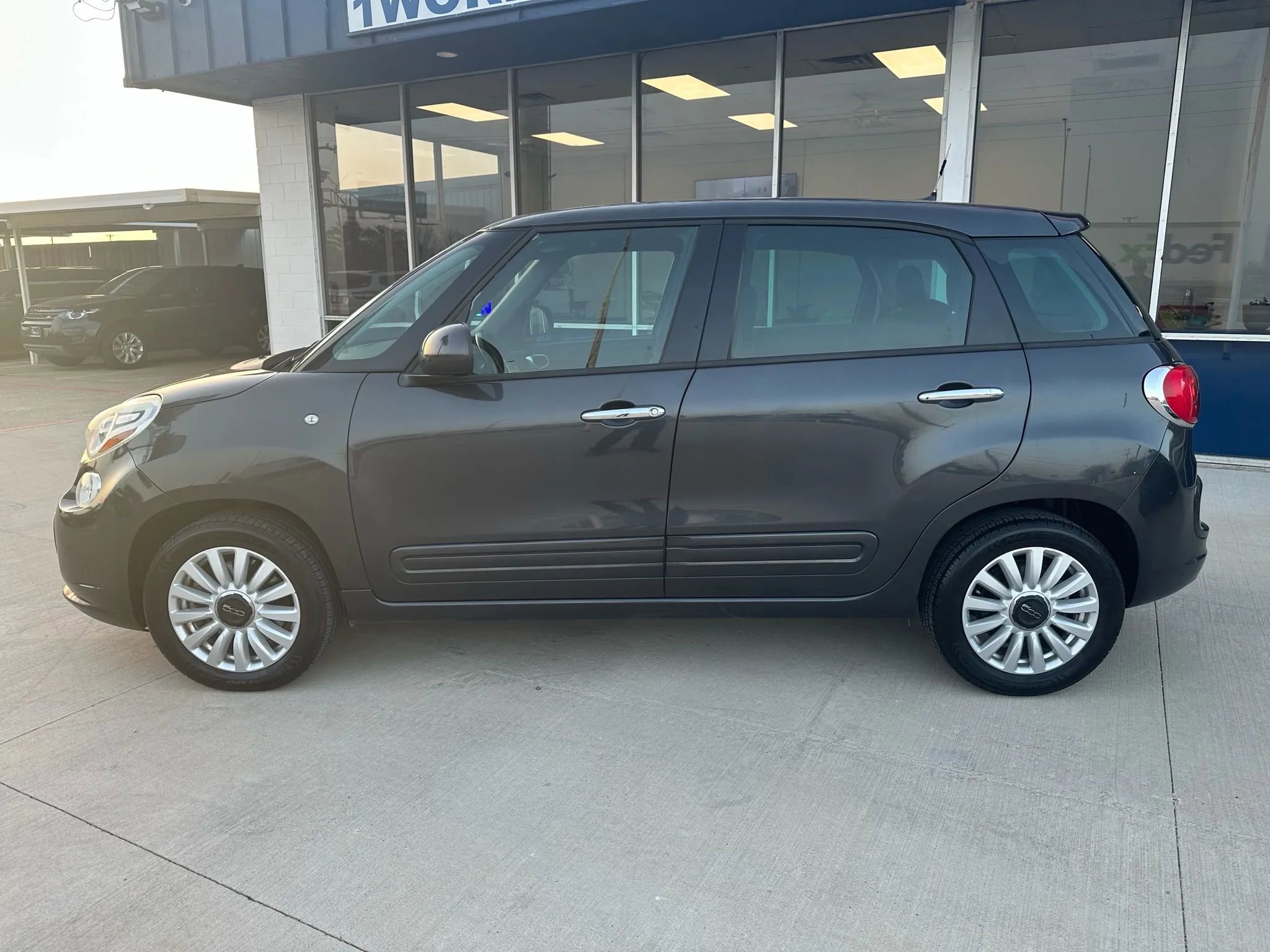 Used 2017 FIAT 500L Pop image 2