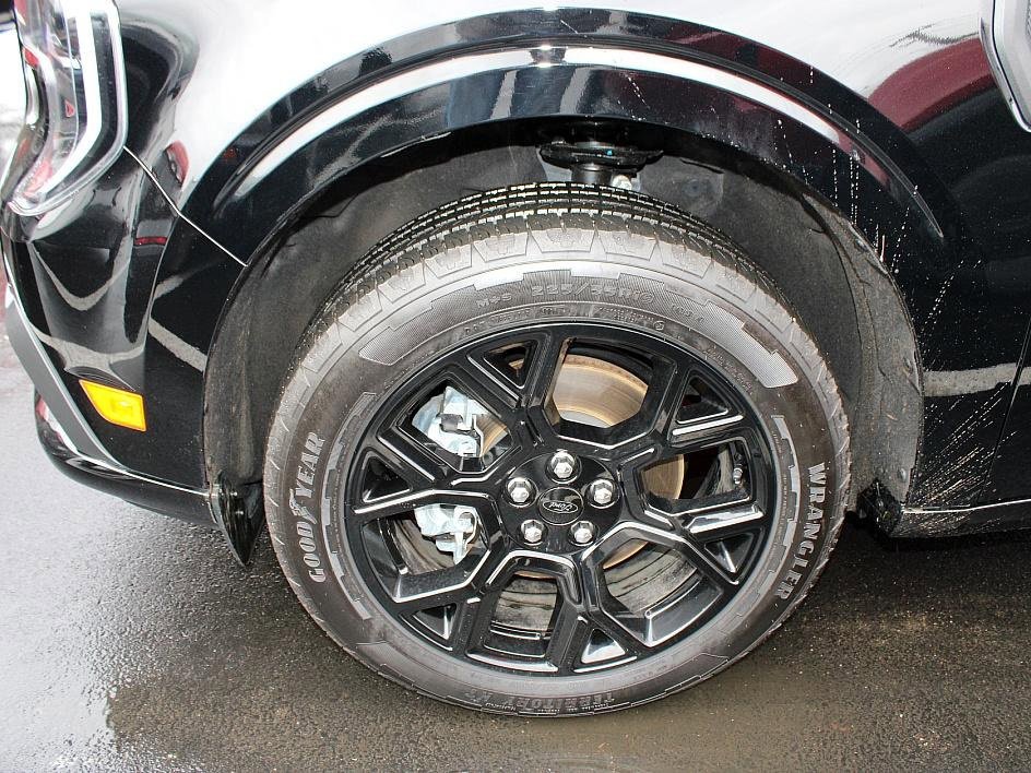 Used 2025 Ford Maverick Lobo image 30