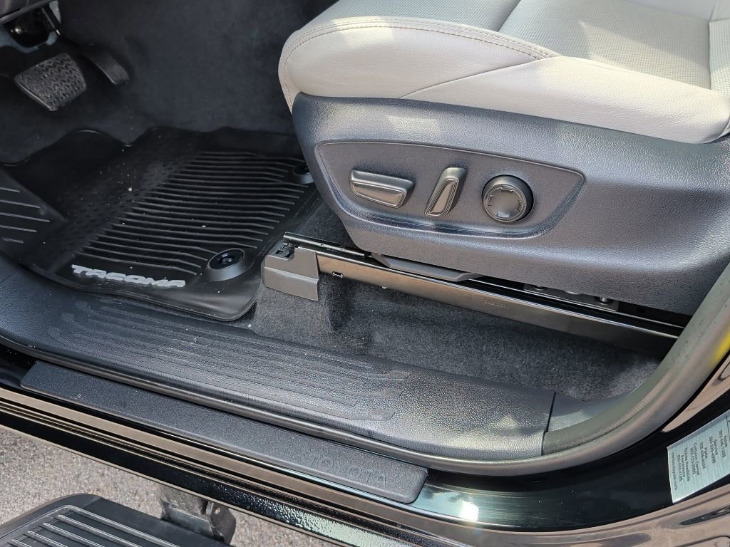 Used 2025 Toyota Tacoma Limited w/ Tow Tech Package image 14