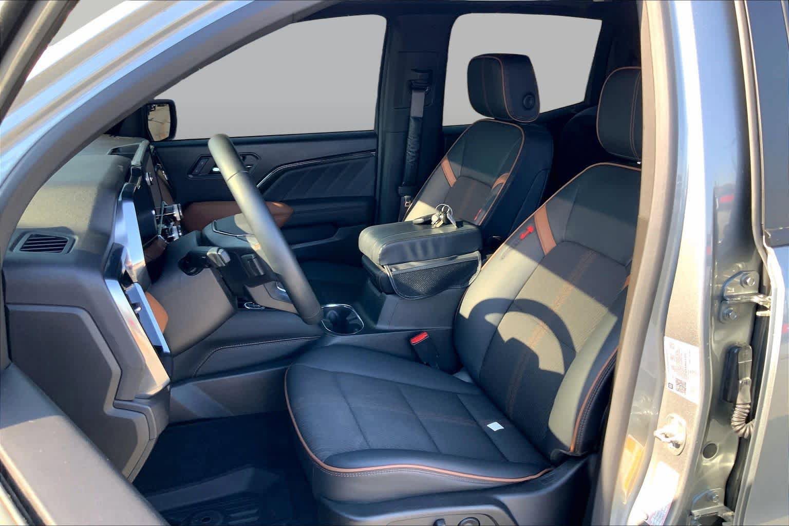 Used 2024 GMC Canyon AT4 w/ Canyon Safety Plus Package AWD/4WD image 13