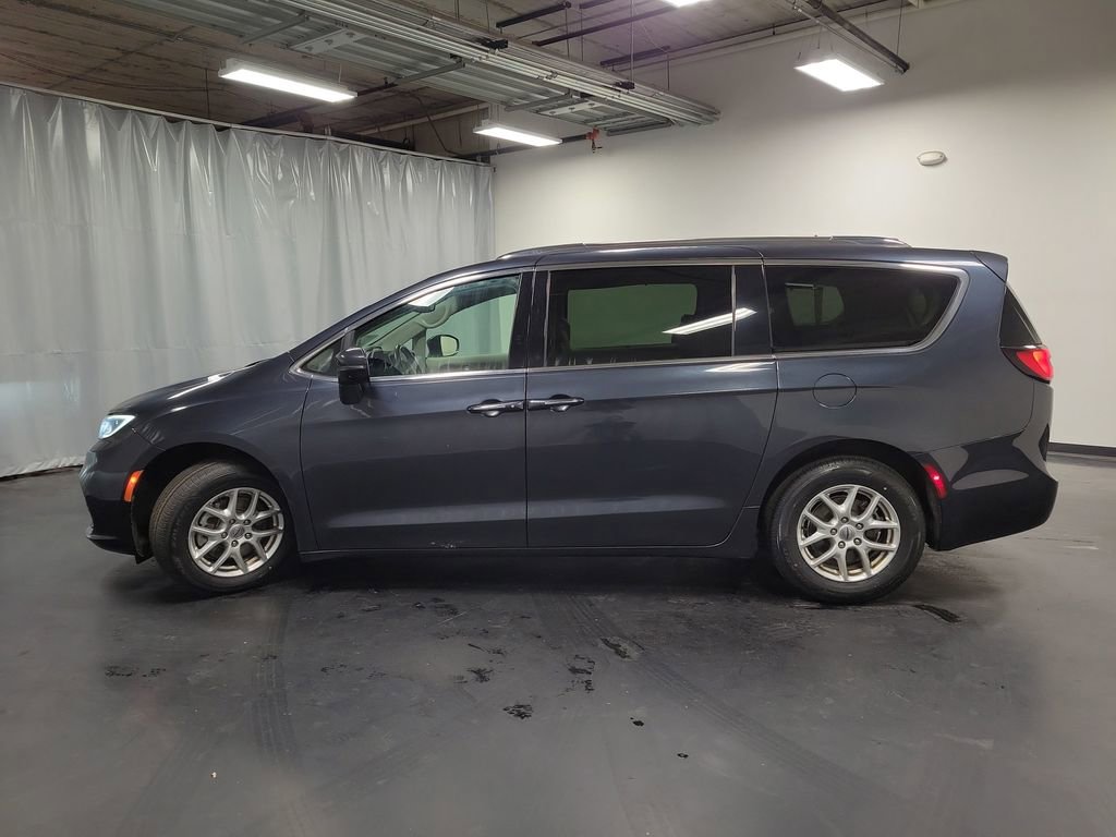 Used 2021 Chrysler Pacifica Touring-L image 5