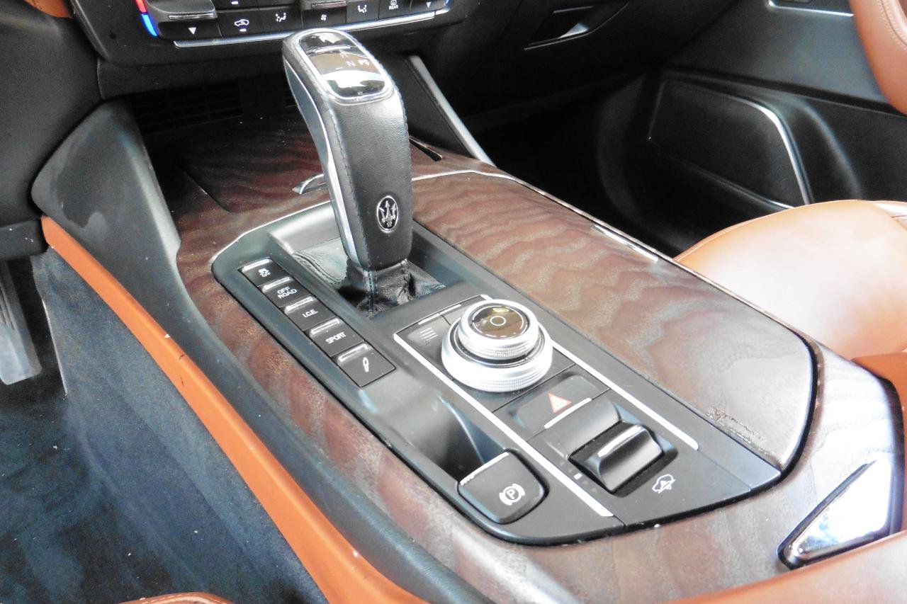 Used 2019 Maserati Levante GranLusso AWD/4WD image 9