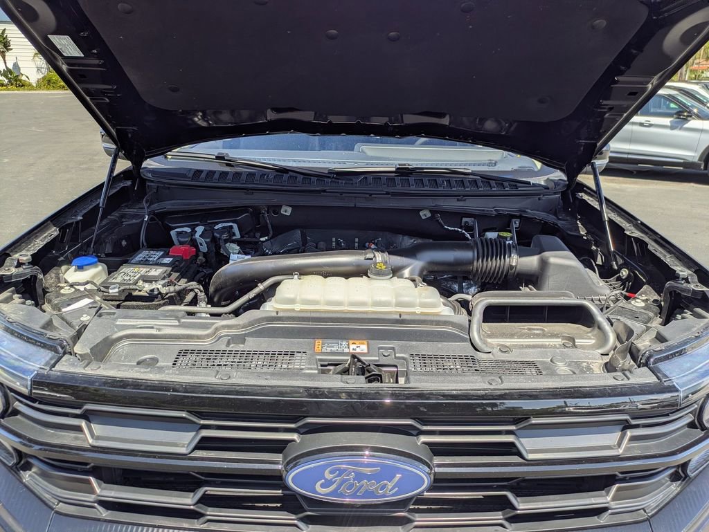 Used 2025 Ford Expedition Active AWD/4WD image 33