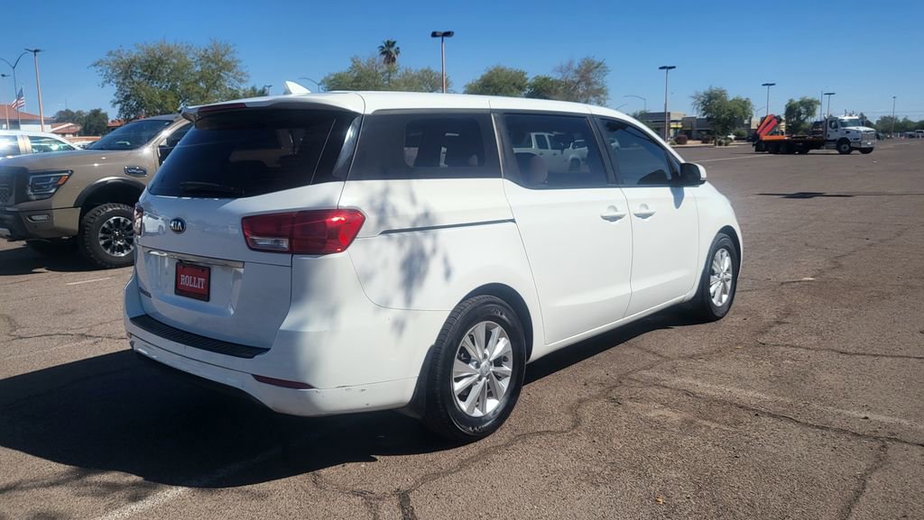 Used 2018 Kia Sedona L image 9