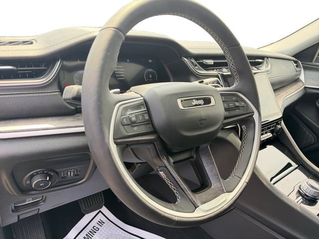 Used 2023 Jeep Grand Cherokee L Limited w/ Black Appearance Package AWD/4WD image 15