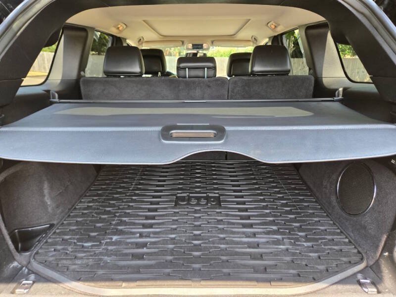 Used 2012 Jeep Grand Cherokee Laredo AWD/4WD image 16