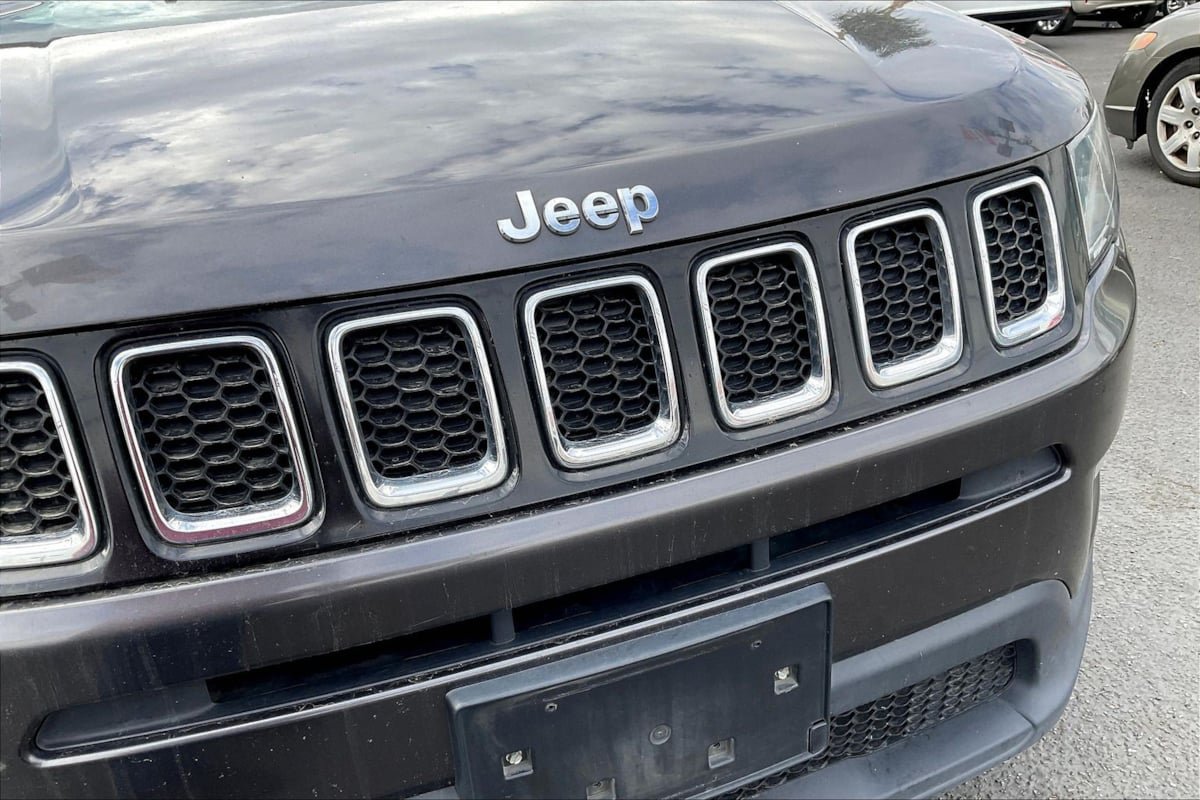 Used 2019 Jeep Compass Latitude w/ Popular Equipment Group FWD image 28