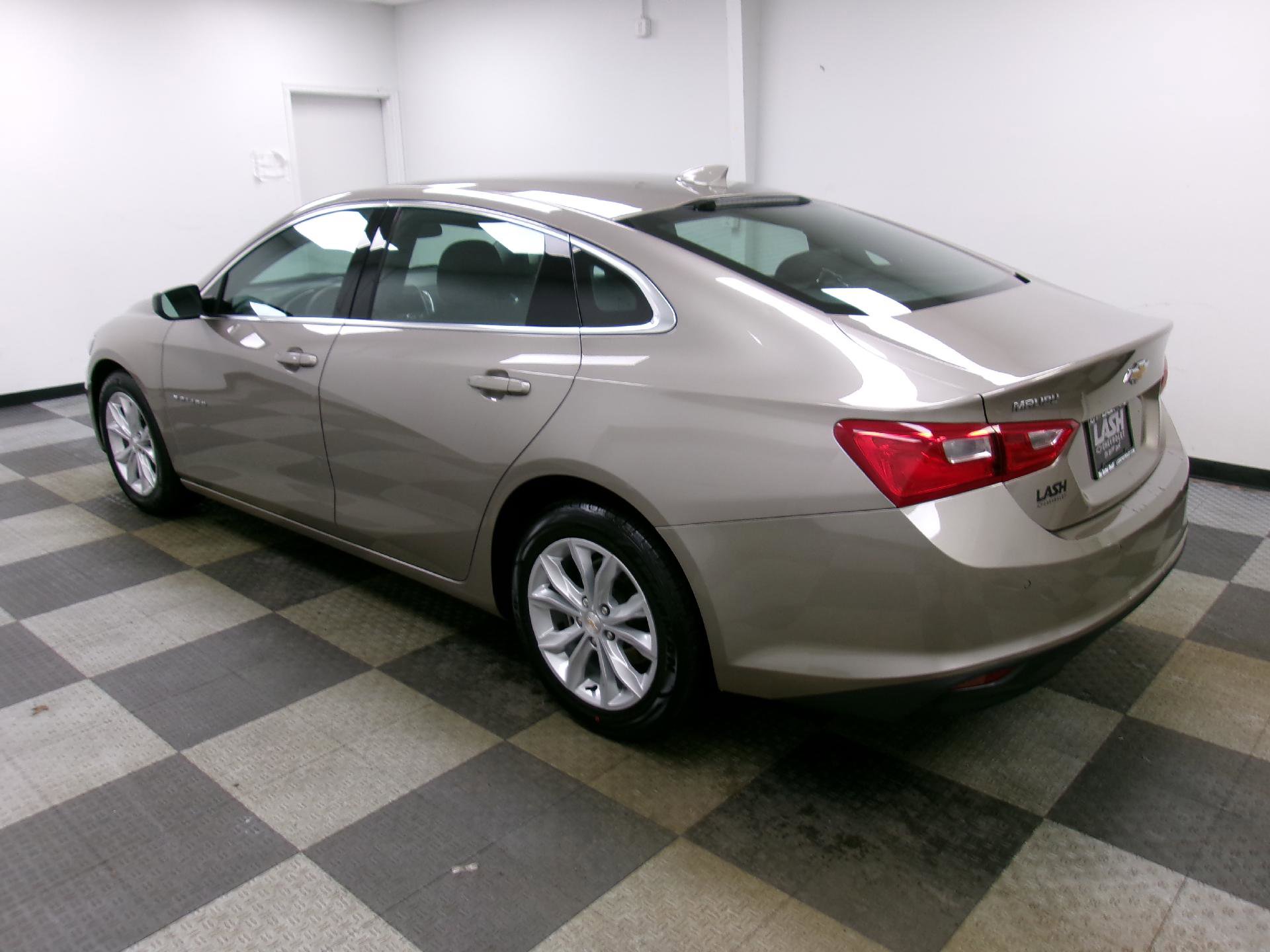 Used 2024 Chevrolet Malibu LT FWD image 2