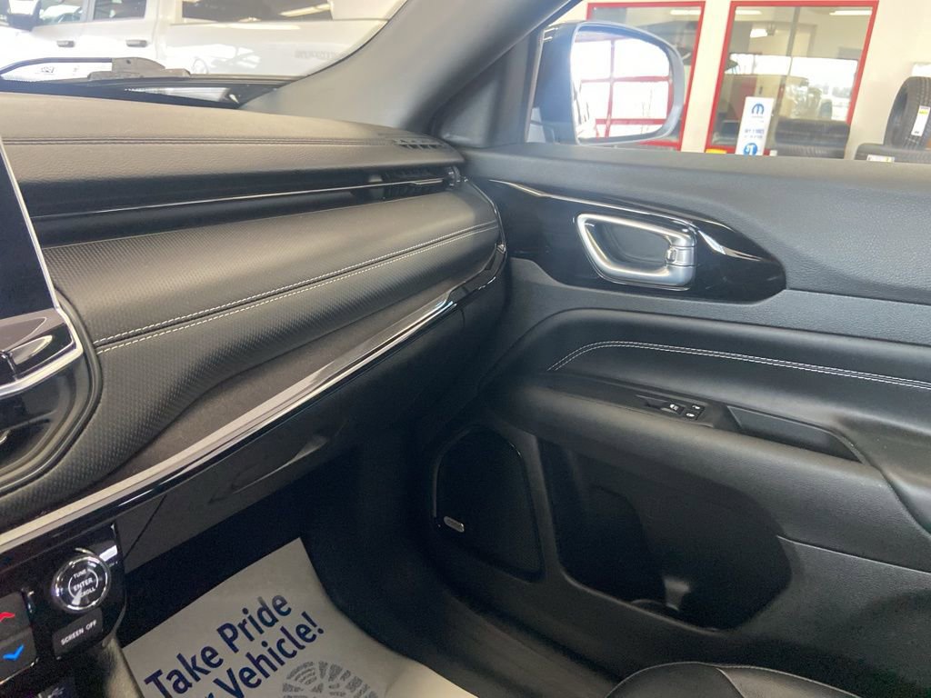 Used 2023 Jeep Compass Altitude w/ Sun and Sound Group image 35