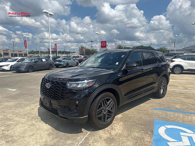 Used 2025 Ford Explorer ST-Line w/ ST-Line Street Pack AWD/4WD image 3