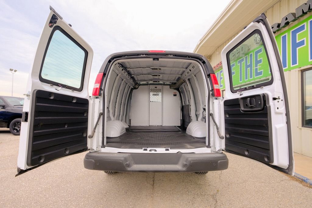 Used 2025 Chevrolet Express 2500 w/ Driver Convenience Package image 20