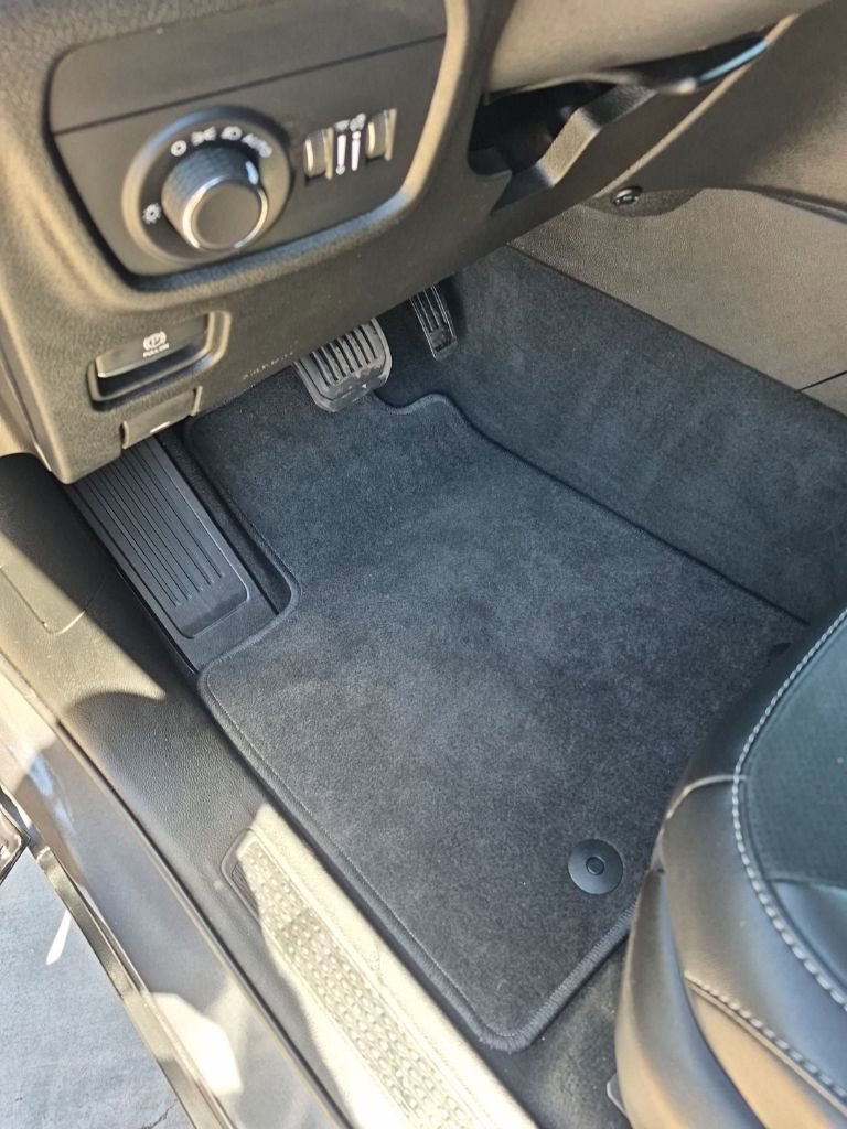 Used 2025 Jeep Grand Cherokee Altitude image 23