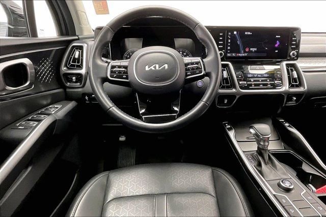 Used 2023 Kia Sorento S FWD image 4