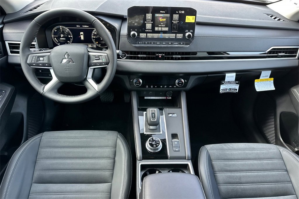 New 2025 Mitsubishi Outlander SE image 14