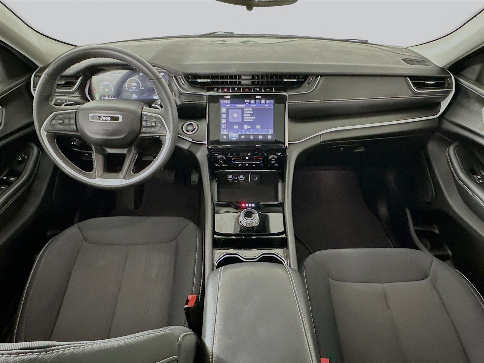 Used 2023 Jeep Grand Cherokee Laredo w/ Luxury Tech Group I image 31