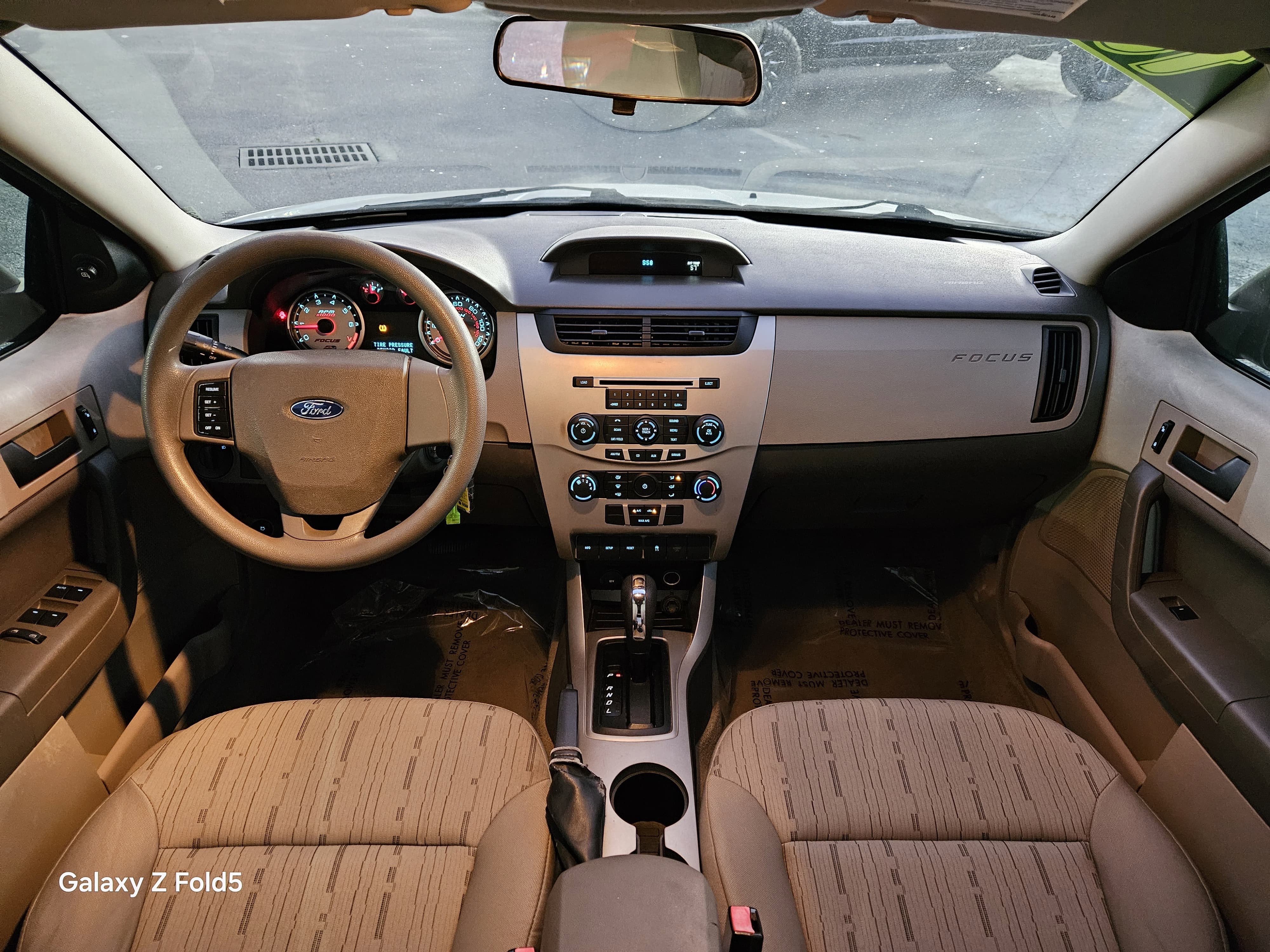 Used 2010 Ford Focus SE image 14