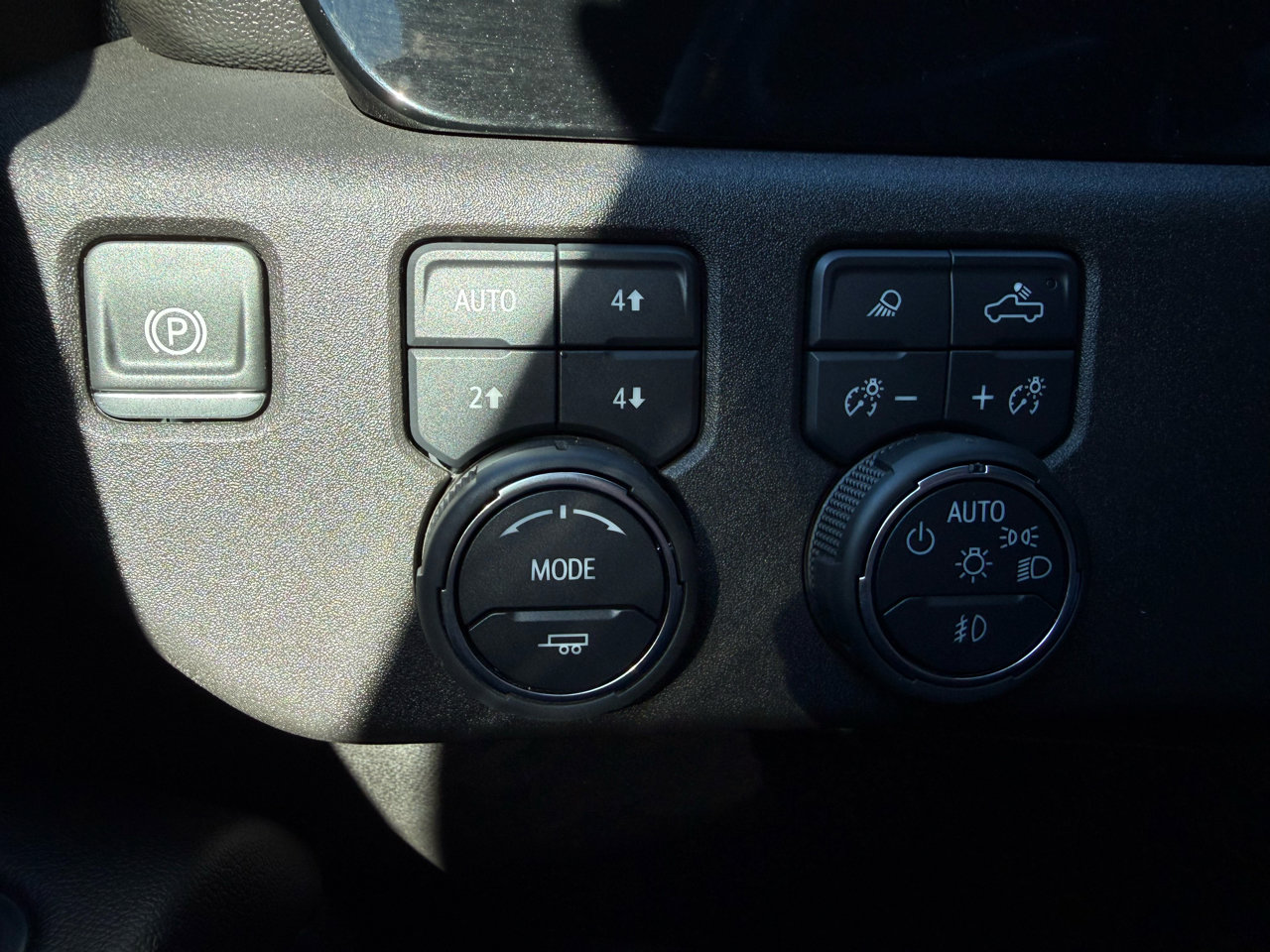 Used 2025 Chevrolet Silverado 3500 LTZ w/ LTZ Texas Edition image 38