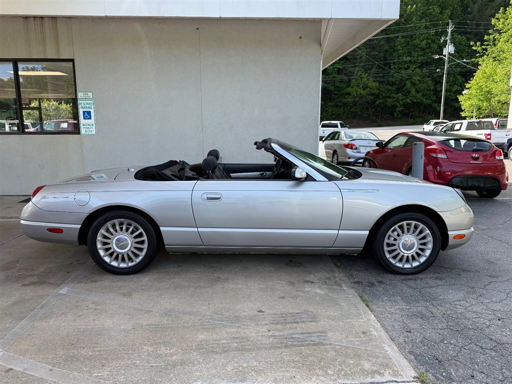 Used 2005 Ford Thunderbird RWD image 2