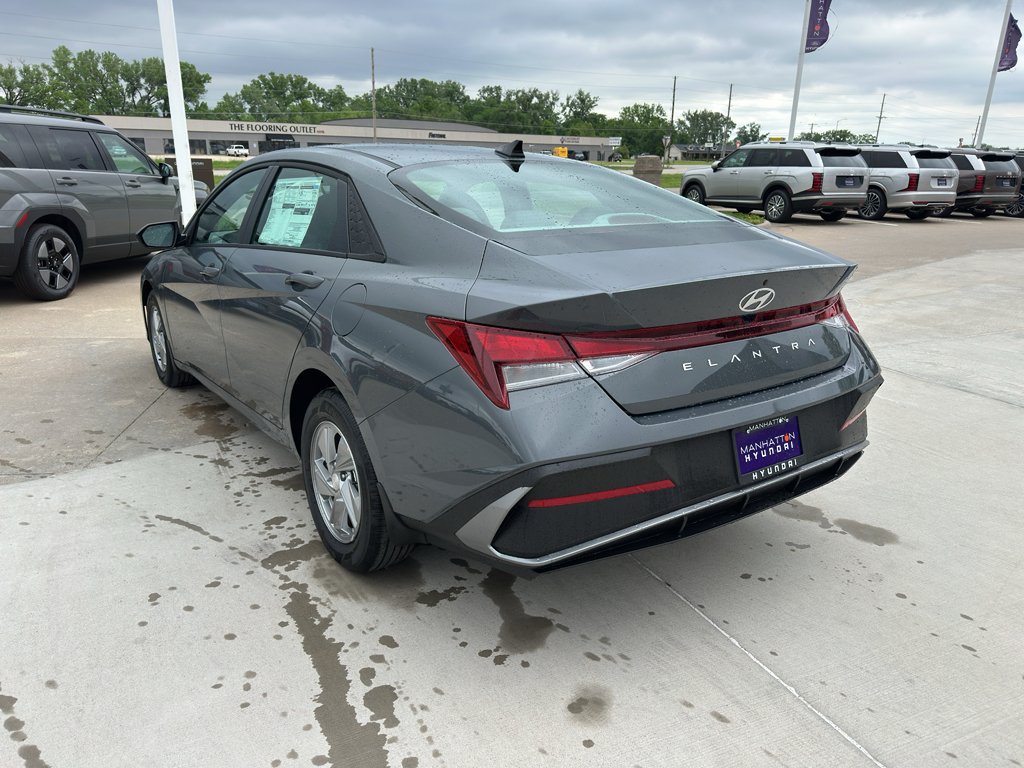 New 2026 Hyundai Elantra SE FWD image 5