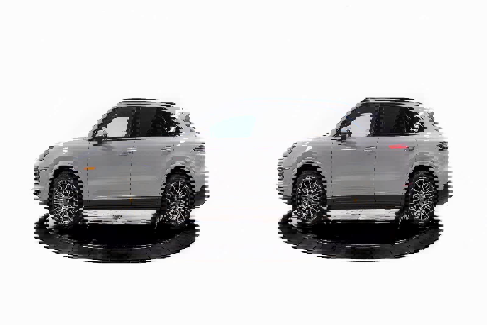 Certified 2023 Porsche Cayenne S Platinum image 2