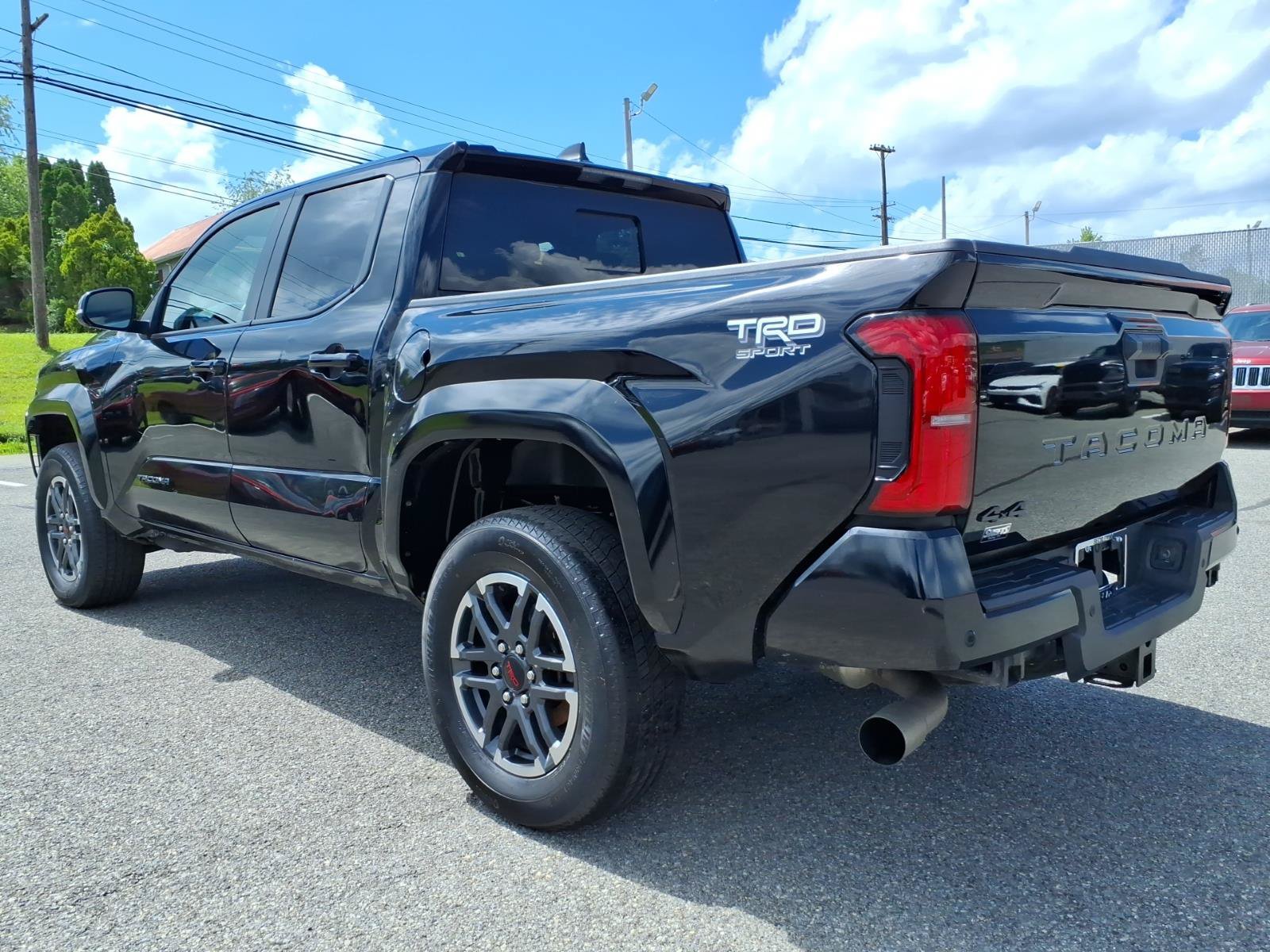 Used 2024 Toyota Tacoma TRD Sport w/ TRD Sport Upgrade Package AWD/4WD image 4