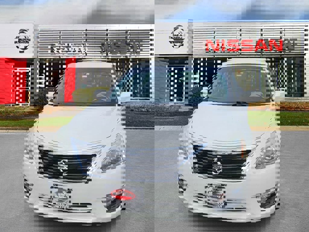 Used 2015 Nissan Altima 2.5 S w/ Power Driver Seat Package image 2