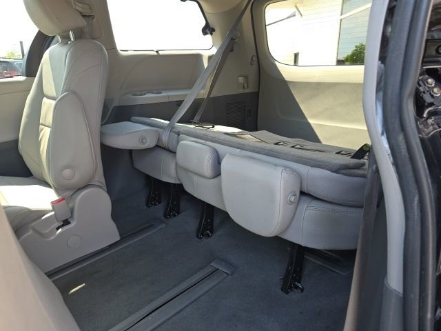 Used 2020 Toyota Sienna XLE w/ XLE Navigation Package AWD/4WD image 36