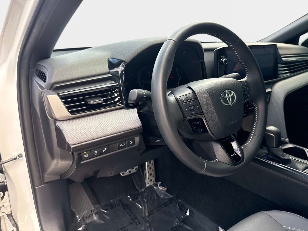 Used 2025 Toyota Camry SE w/ Multimedia Upgrade Package FWD image 18