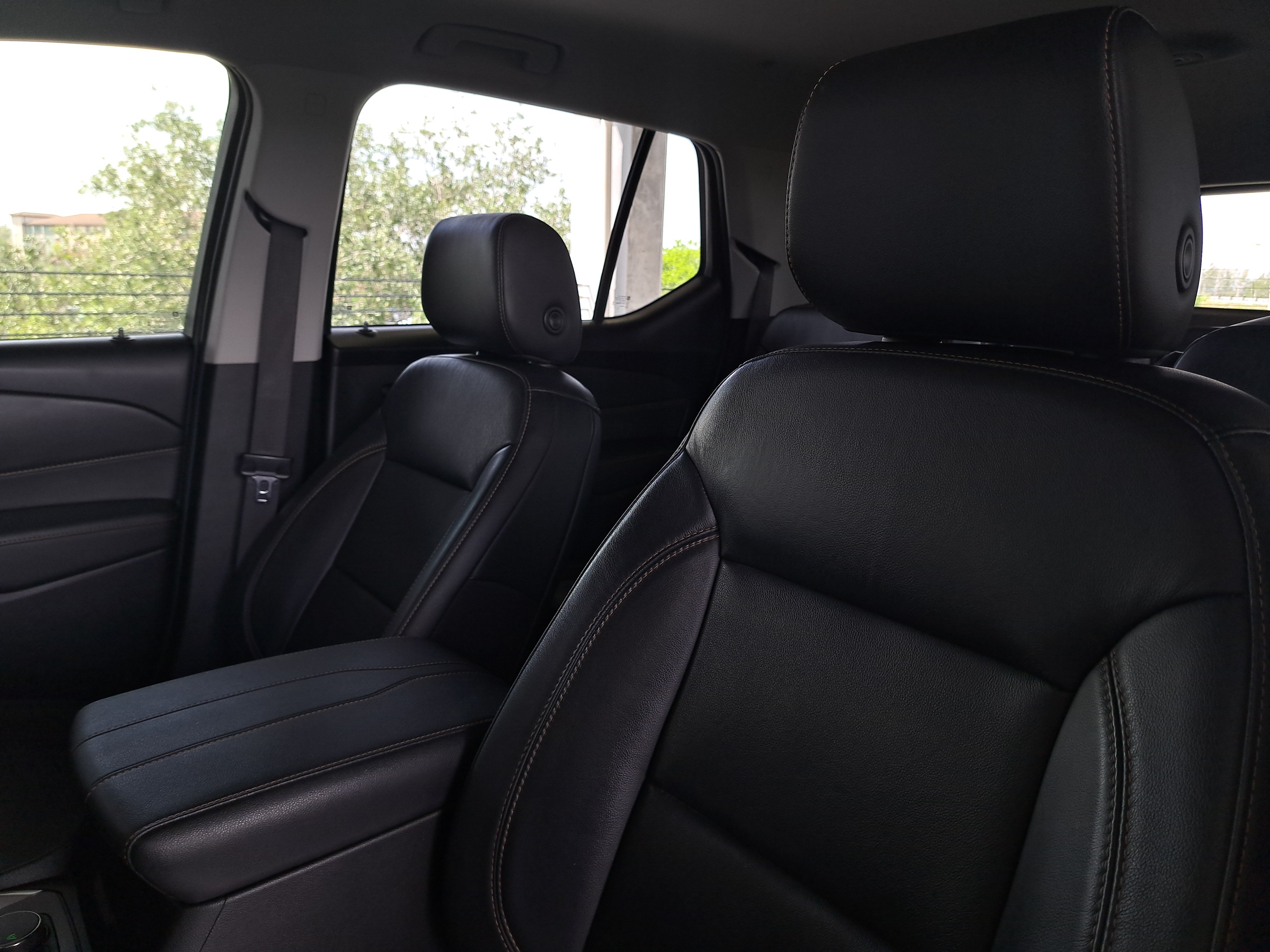 Used 2020 Chevrolet Traverse RS FWD image 17