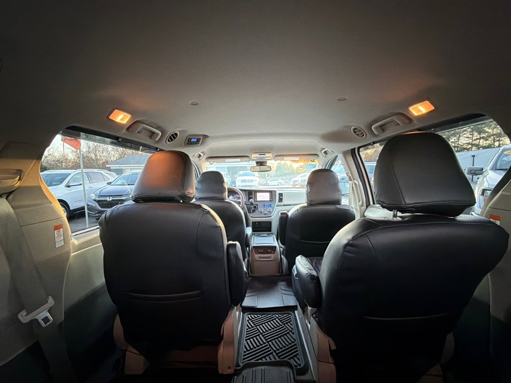 Used 2020 Toyota Sienna LE image 15