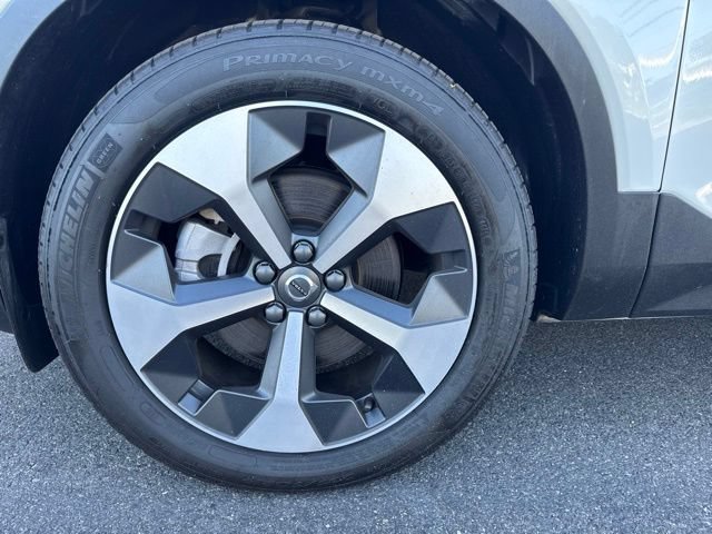 Certified 2025 Volvo XC40 B5 Plus AWD/4WD image 9