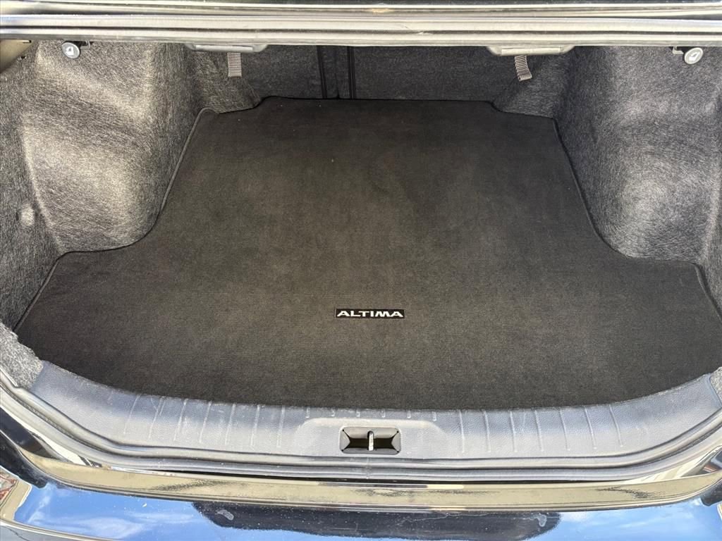 Used 2023 Nissan Altima 2.5 SV image 3