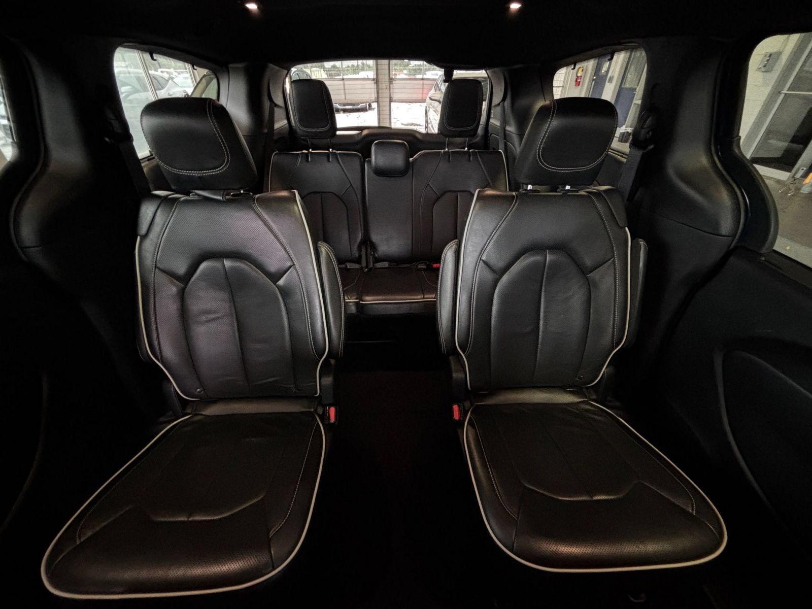 Used 2025 Chrysler Pacifica Limited FWD image 42