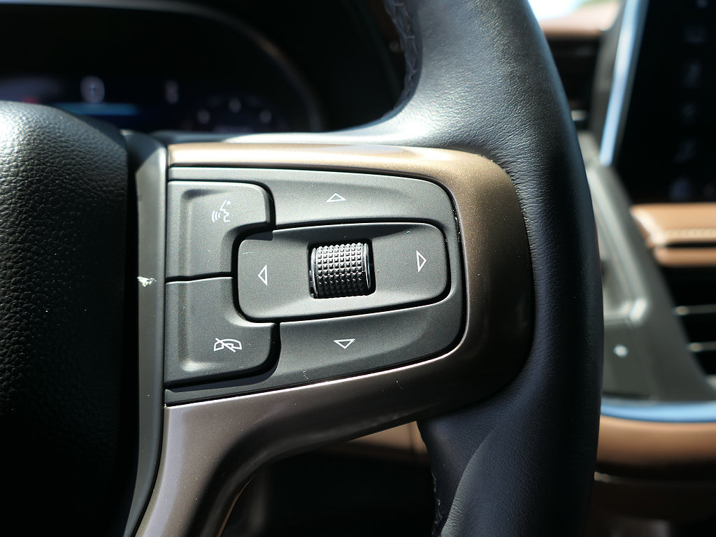 Used 2024 Chevrolet Suburban High Country w/ Advanced Technology Package AWD/4WD image 17