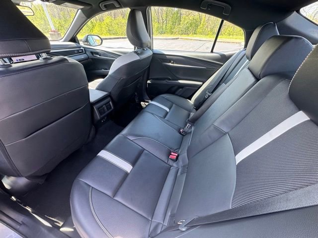 Used 2025 Toyota Camry SE FWD image 12