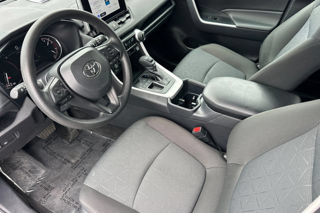 Used 2025 Toyota RAV4 XLE FWD image 12