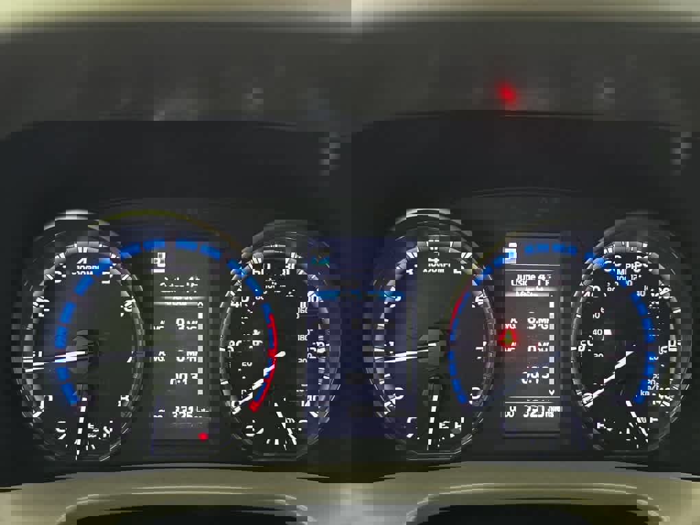 Used 2018 Toyota RAV4 LE w/ All Weather Liner Package image 28