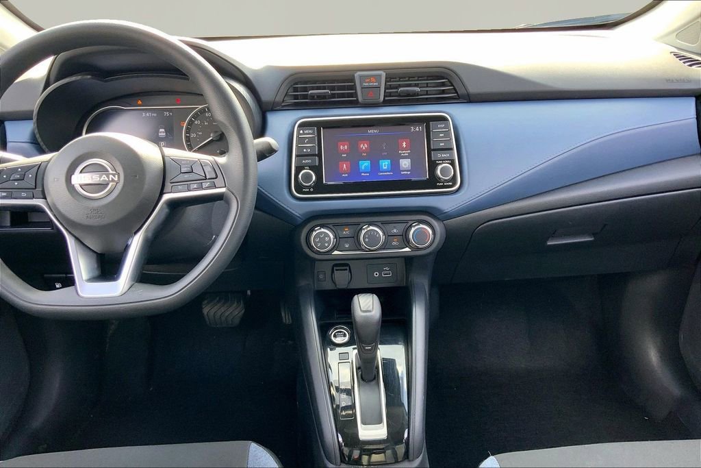 Used 2025 Nissan Versa SV image 9
