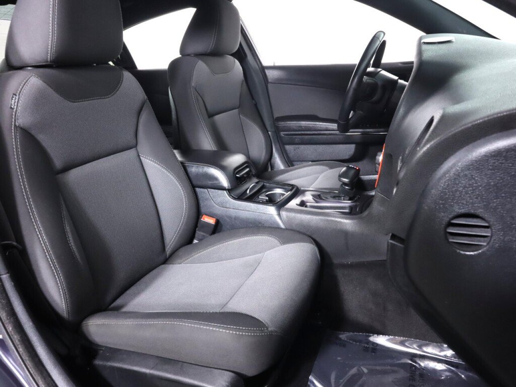 Used 2017 Dodge Charger SE w/ Blacktop Package RWD image 34