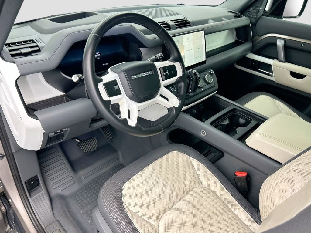 Used 2023 Land Rover Defender 110 X-Dynamic SE image 9